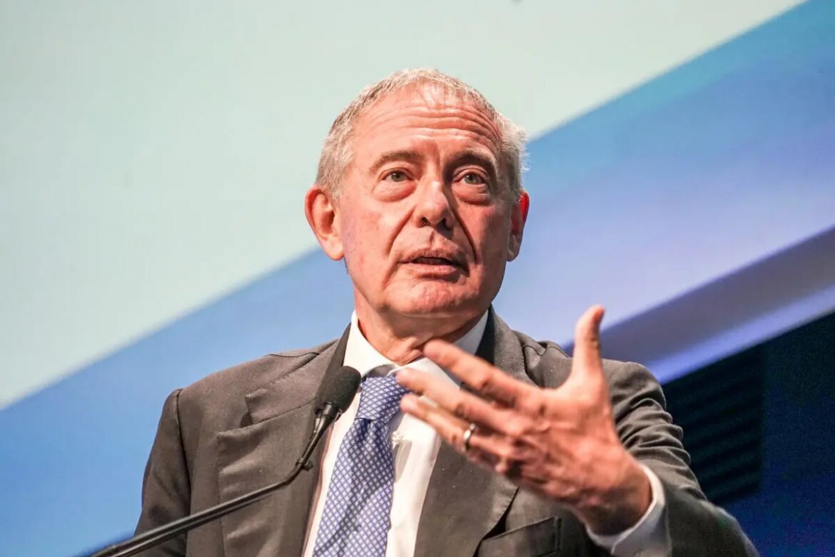 Caro carburanti, Urso “Stiamo reperendo le risorse per fare altri interventi”